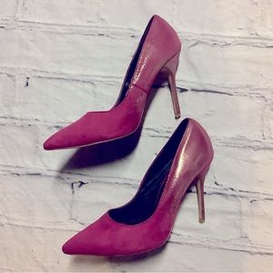 WOMENS SHOES HIGH HEELS. I DONT KNOW WHAT BRAND. MAYBE SOMEONE CAN TELL ME.